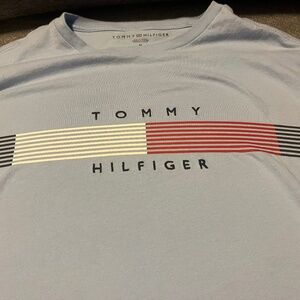 Tommy Hilfiger mens designer t-shirt. Baby blue. Medium.